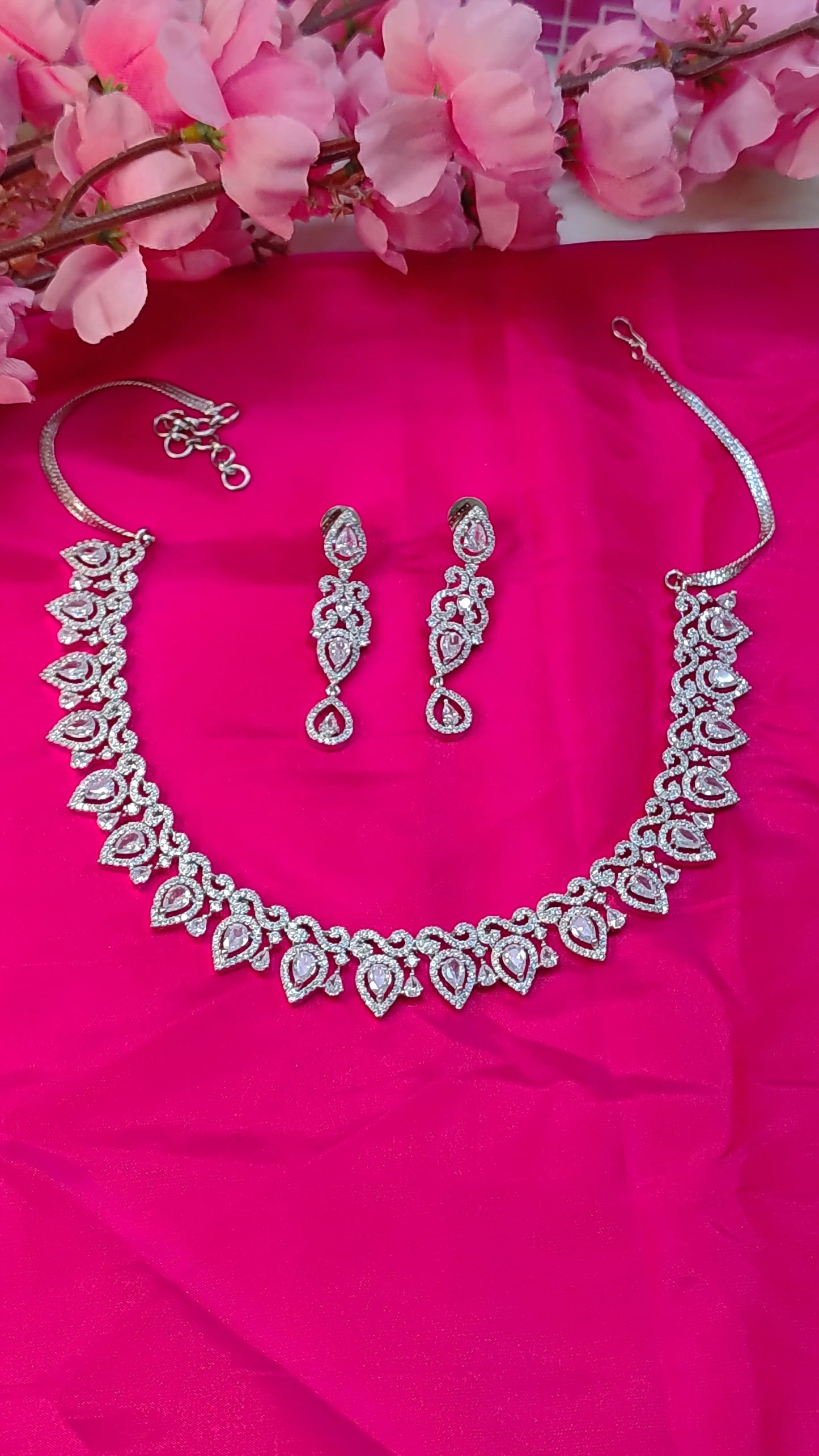 White nano AD Short Necklace Set
