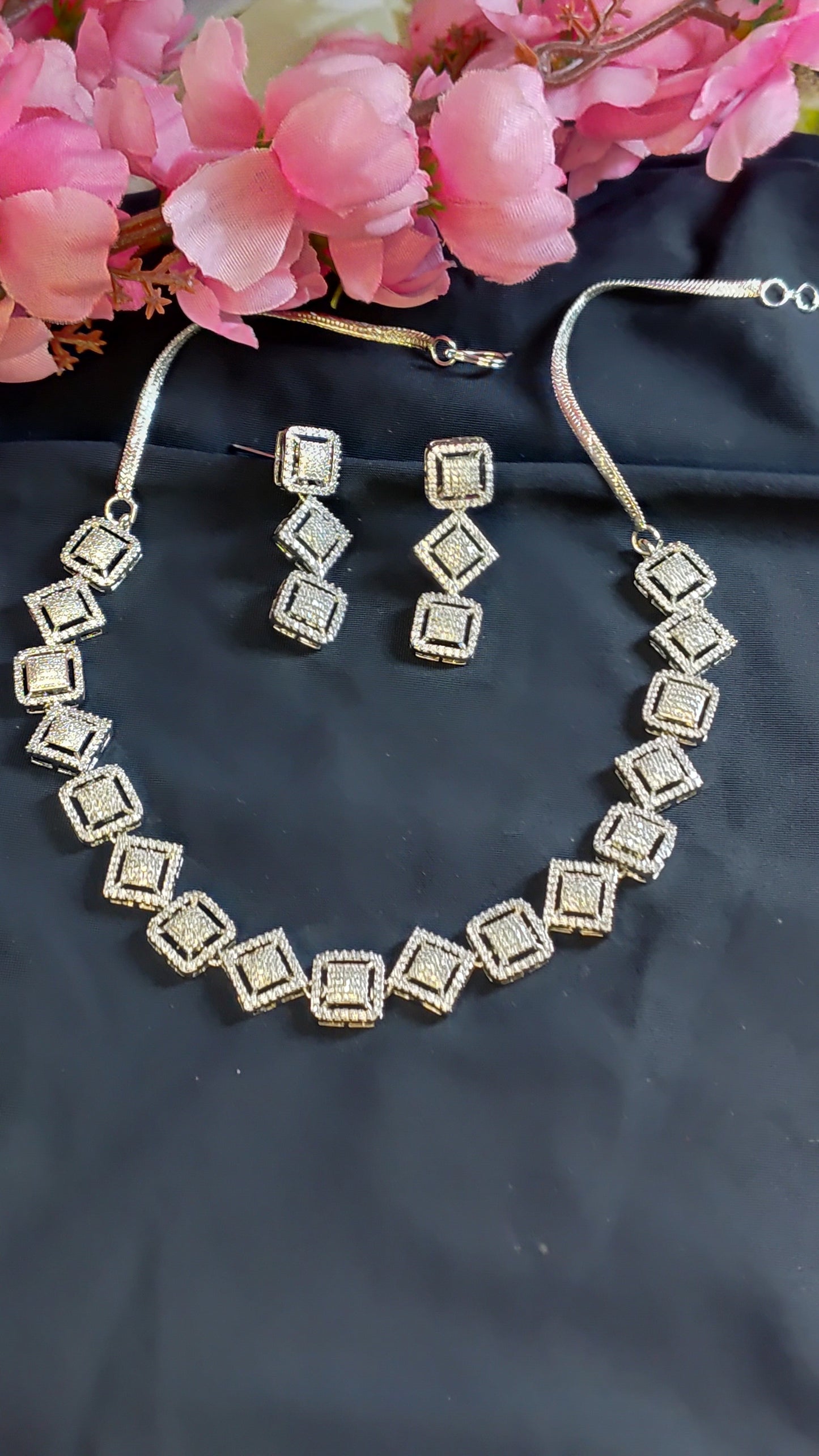 White nano AD Short Necklace Set