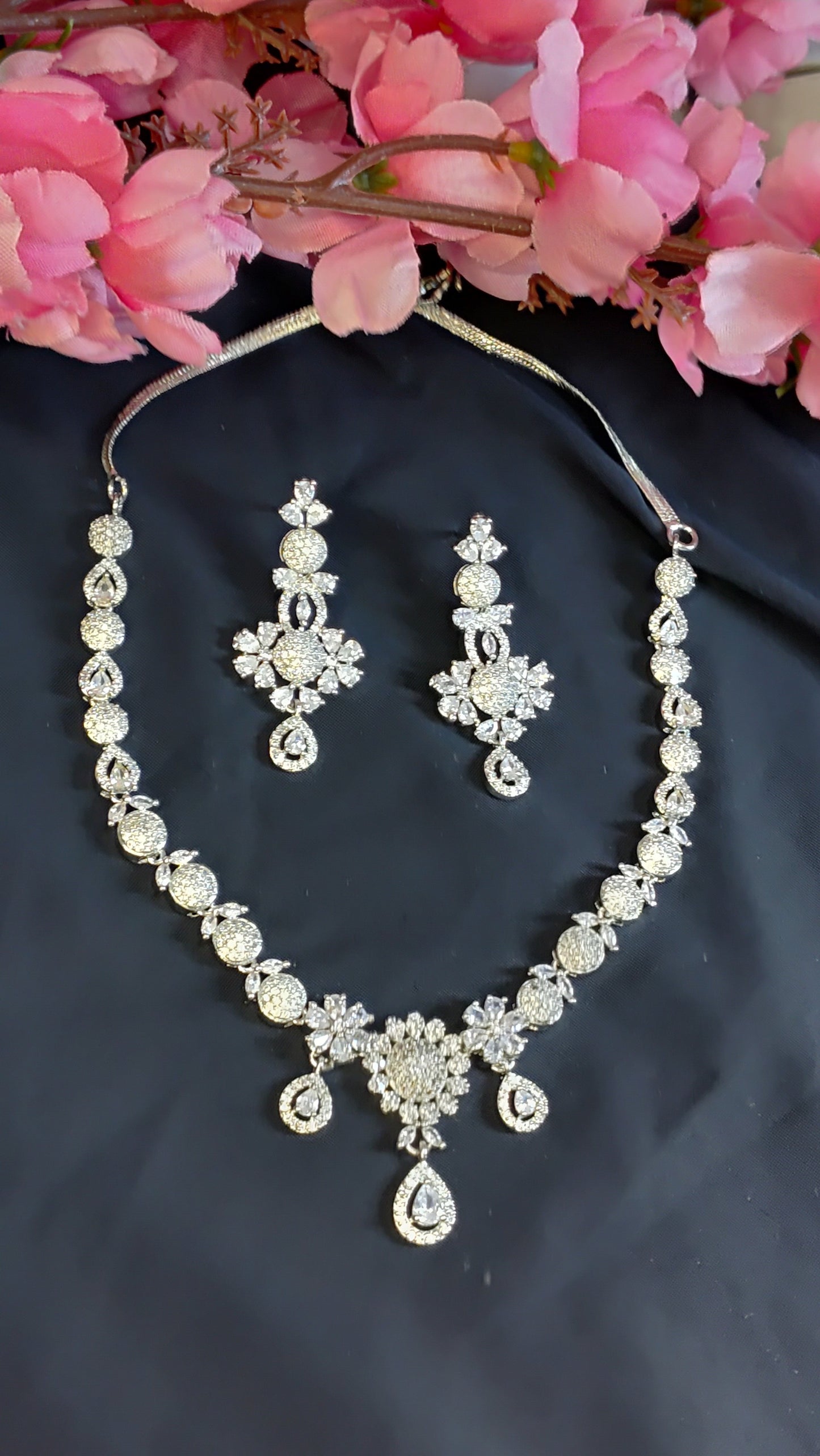 White nano AD Short Necklace Set